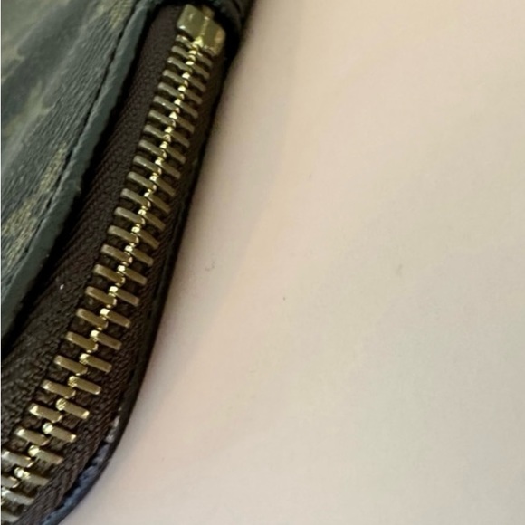 Louis Vuitton Zip Portfolio *RARE* - Picture 9 of 15